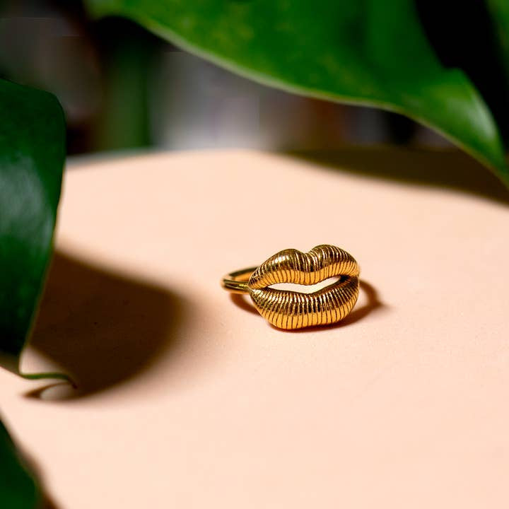 Ring | Gold Lips | Peter and June - Jewelry - Jewelry